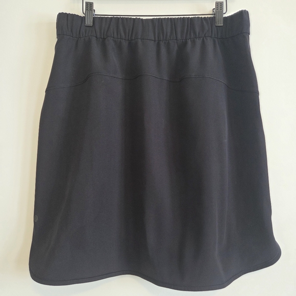 Lululemon Black Stretch Waist Skirt – Size 12 – Pockets - Picture 5 of 7